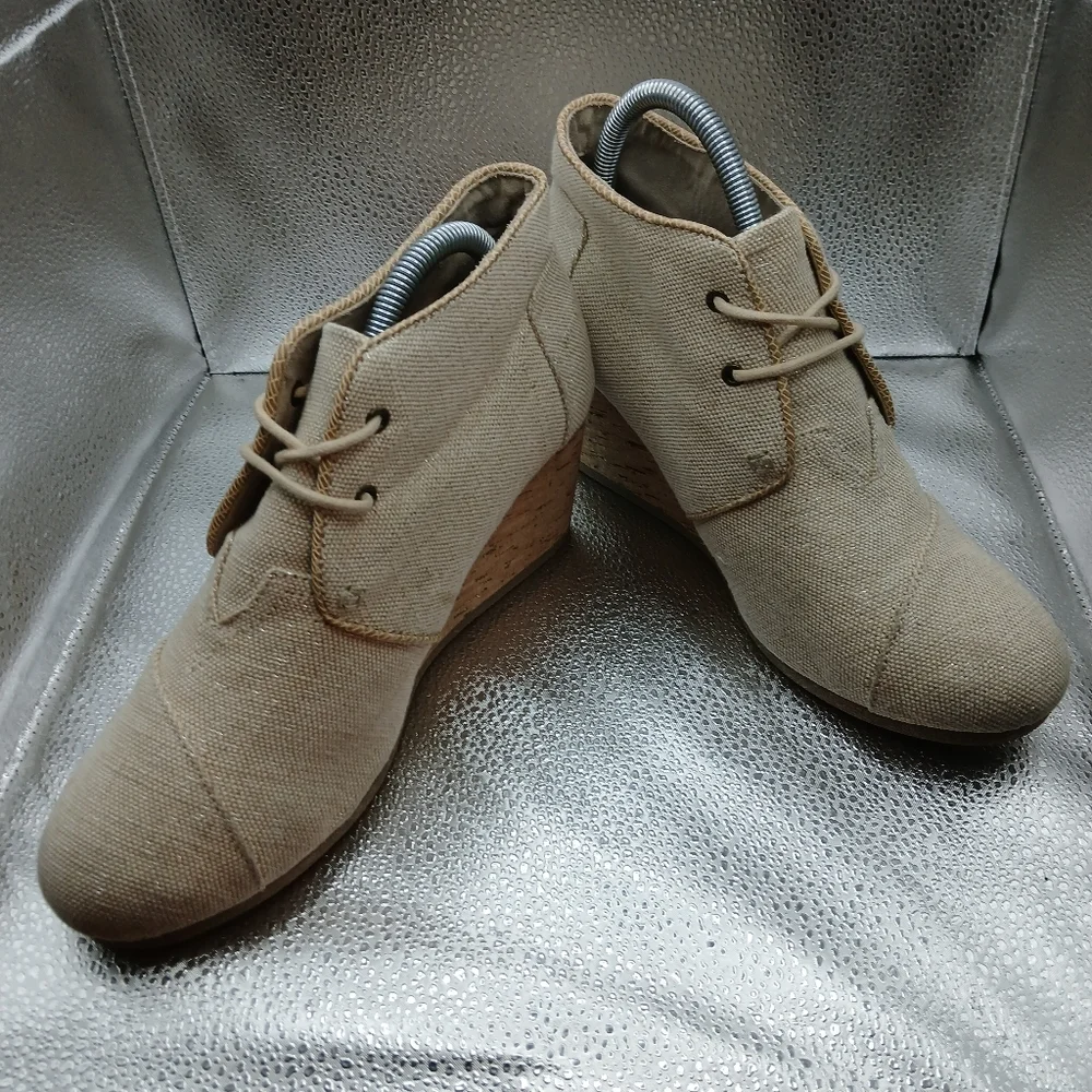 NEW Toms Tan Wedged Ankle Boots Women's Size 9.5 NWOT